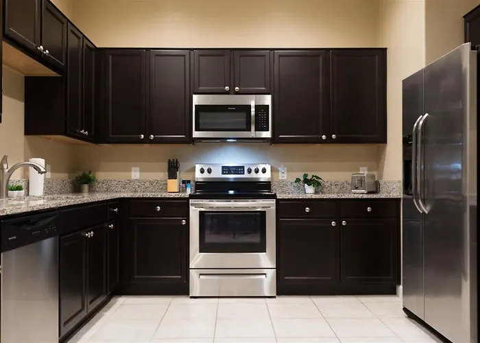 Holiday home Gated Townhouse With 2 Suites, Heated Pool, Hot Tub *