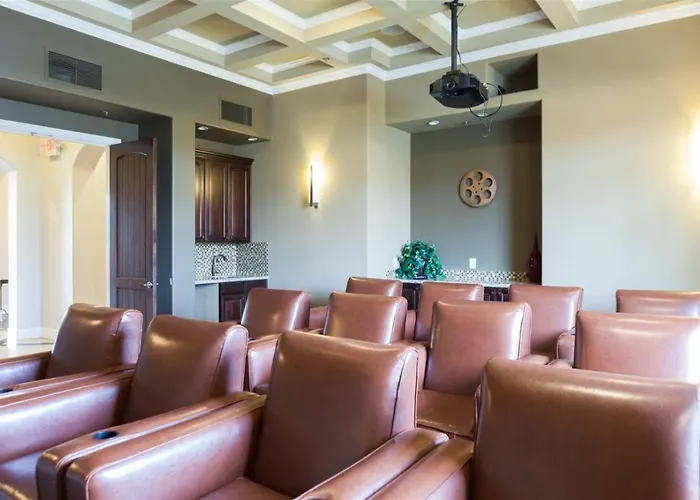 Gated Townhouse With 2 Suites, Heated Pool, Hot Tub Mesa