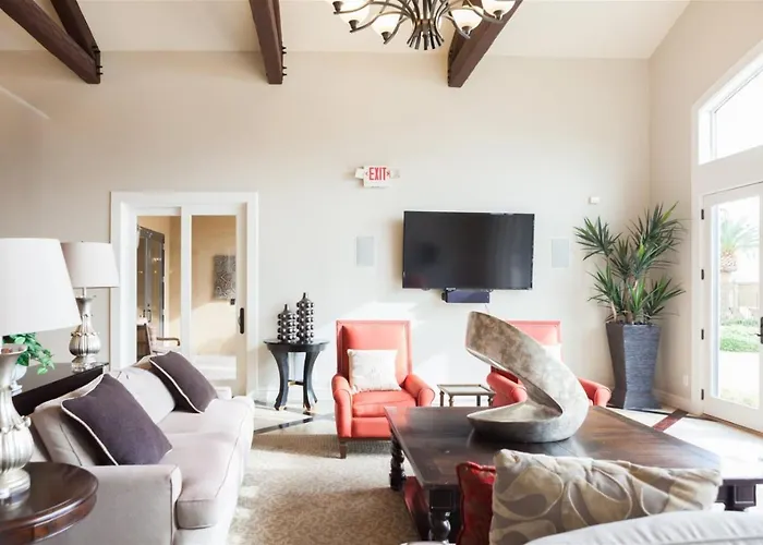 Gated Townhouse With 2 Suites, Heated Pool, Hot Tub Holiday home *