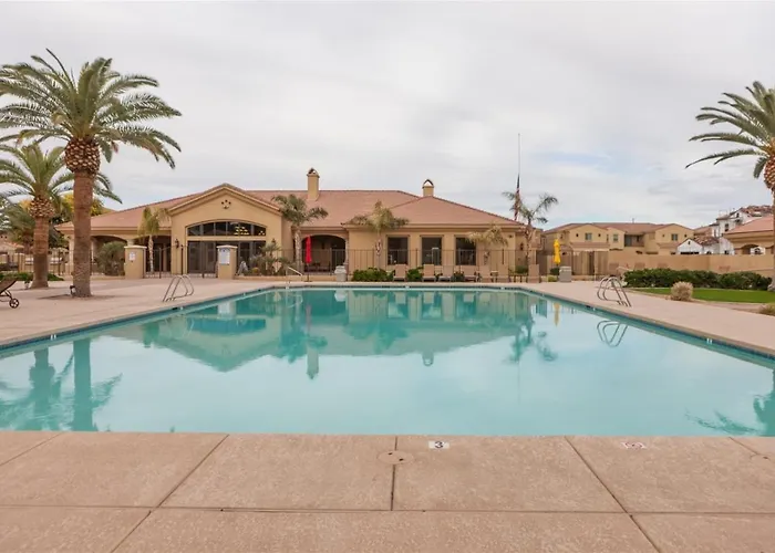 Gated Townhouse With 2 Suites, Heated Pool, Hot Tub Mesa