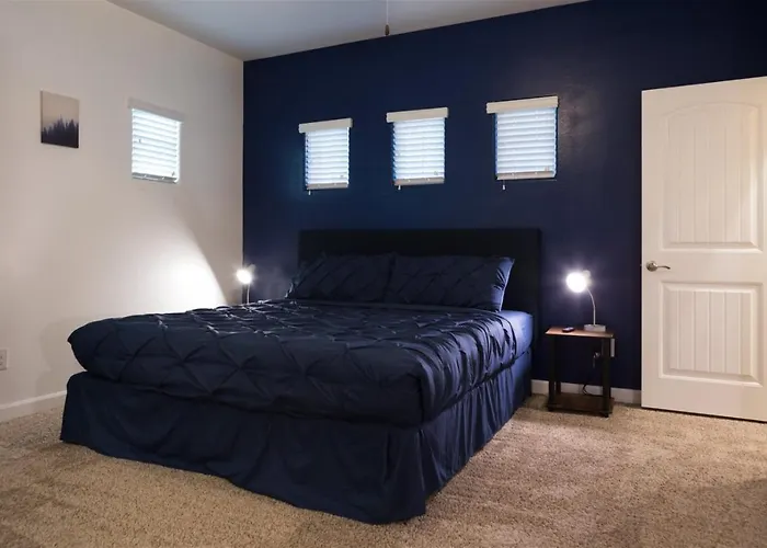 Gated Townhouse With 2 Suites, Heated Pool, Hot Tub Holiday home *