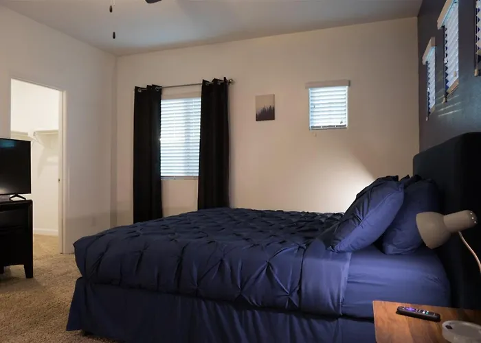 Gated Townhouse With 2 Suites, Heated Pool, Hot Tub Holiday home *