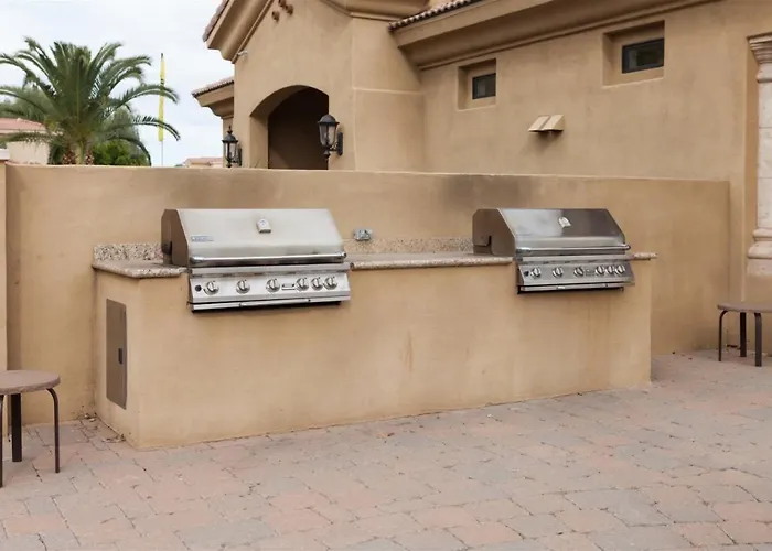 Gated Townhouse With 2 Suites, Heated Pool, Hot Tub Mesa