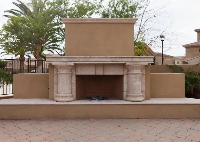 Gated Townhouse With 2 Suites, Heated Pool, Hot Tub Holiday home *