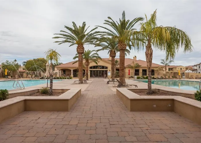 Gated Townhouse With 2 Suites, Heated Pool, Hot Tub *