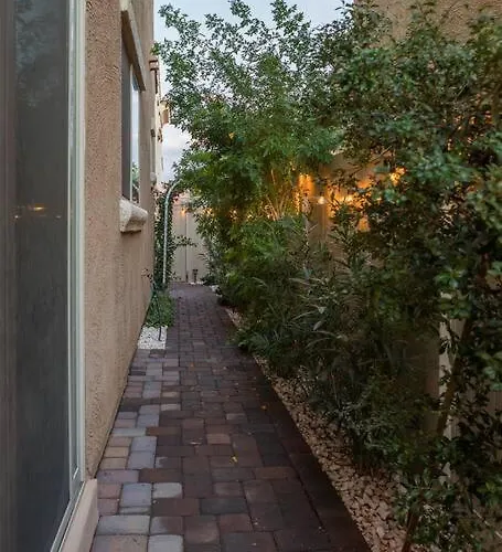 Gated Townhouse With 2 Suites, Heated Pool, Hot Tub Mesa