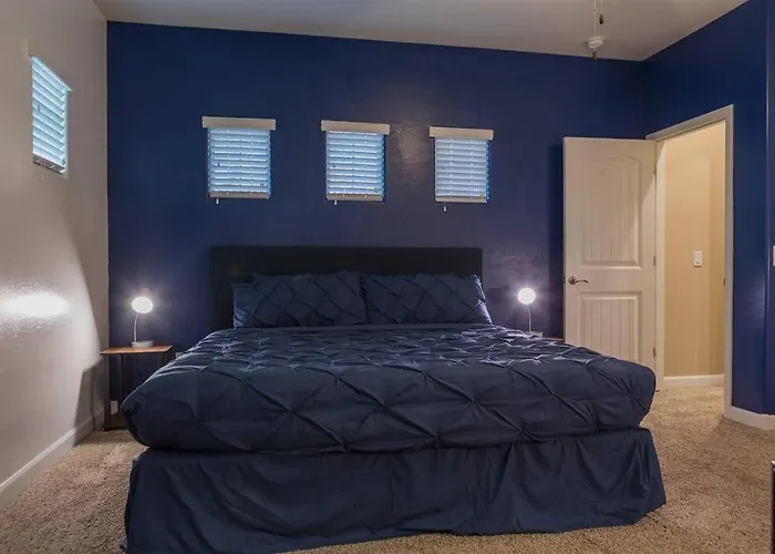 Gated Townhouse With 2 Suites, Heated Pool, Hot Tub Holiday home