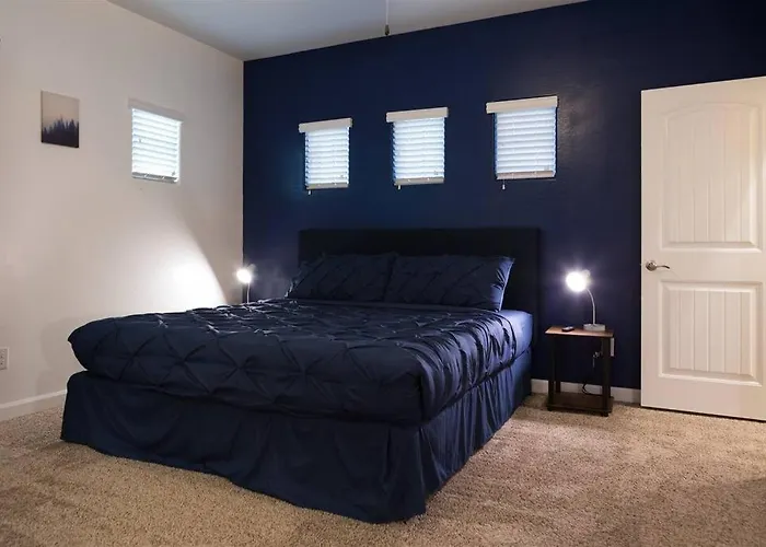 Gated Townhouse With 2 Suites, Heated Pool, Hot Tub Holiday home