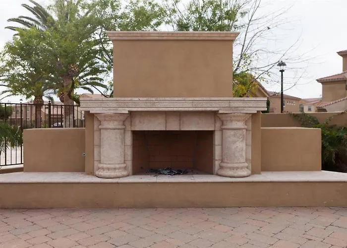 Gated Townhouse With 2 Suites, Heated Pool, Hot Tub Holiday home *