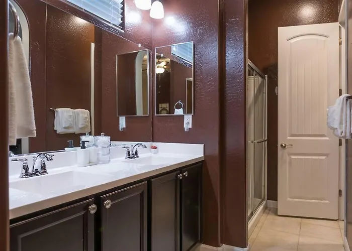Gated Townhouse With 2 Suites, Heated Pool, Hot Tub
