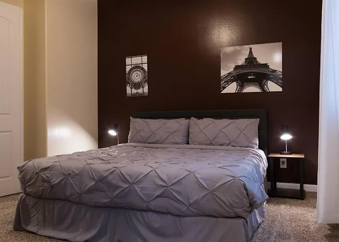 Gated Townhouse With 2 Suites, Heated Pool, Hot Tub Holiday home