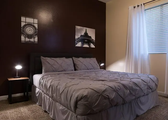 Holiday home Gated Townhouse With 2 Suites, Heated Pool, Hot Tub *