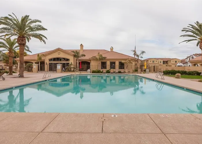 Gated Townhouse With 2 Suites, Heated Pool, Hot Tub *