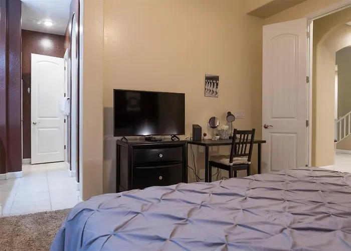 Gated Townhouse With 2 Suites, Heated Pool, Hot Tub