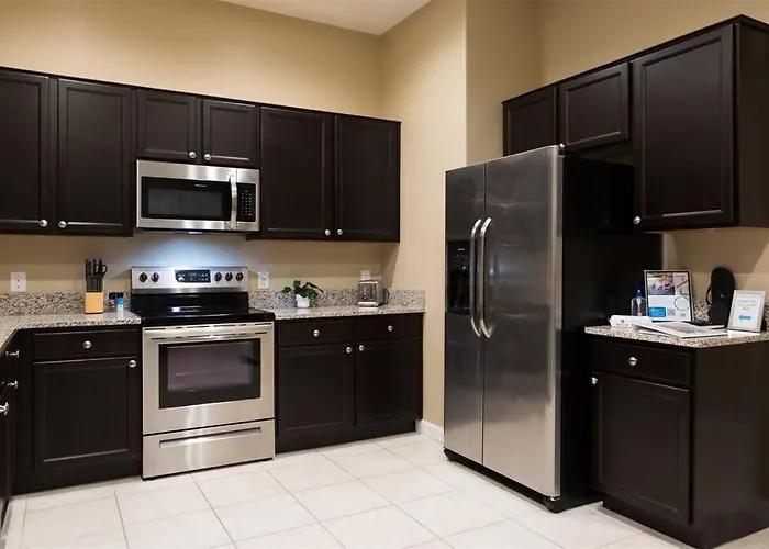 Gated Townhouse With 2 Suites, Heated Pool, Hot Tub Holiday home *