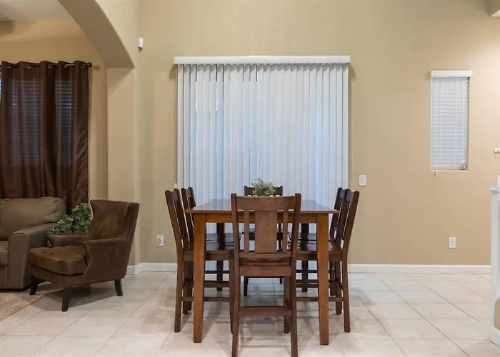 Holiday home Gated Townhouse With 2 Suites, Heated Pool, Hot Tub *