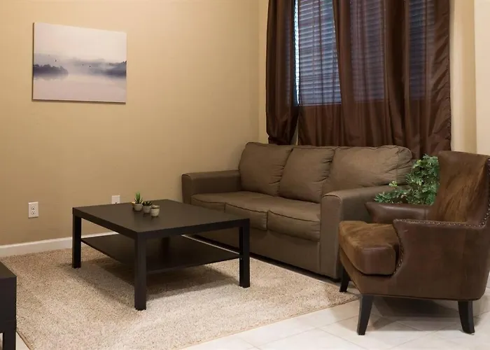 Gated Townhouse With 2 Suites, Heated Pool, Hot Tub *